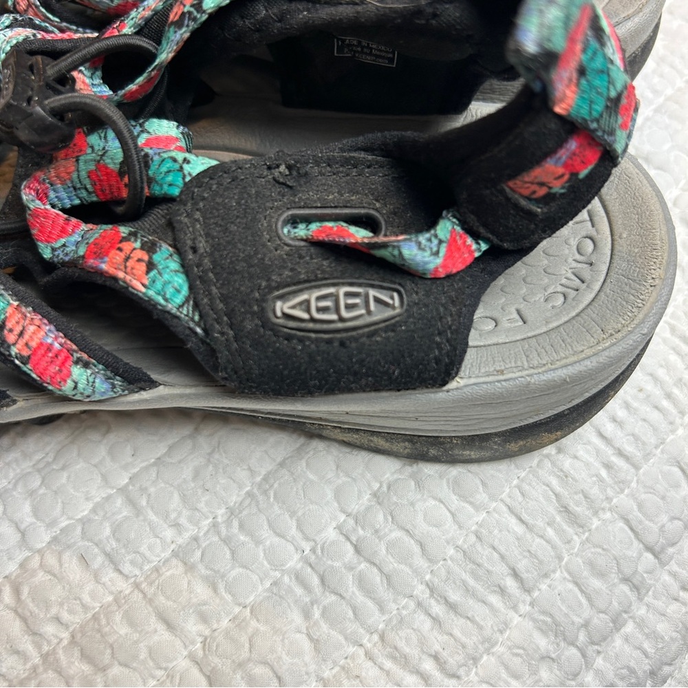 Keen Black red and teal Whisper Sandals Size 10 - Picture 4 of 6